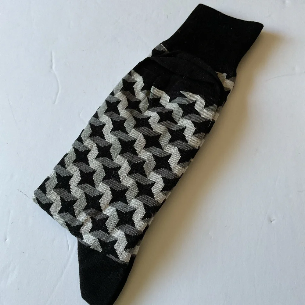 BUGATCHI MENS OPTICAL ILLUSION MERCERIZED COTTON SOCKS BLACK GRAY WHITE OS NWOT
